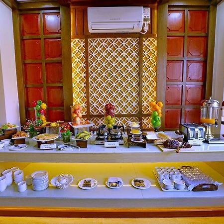 King Park Hotel Mandalay Buitenkant foto