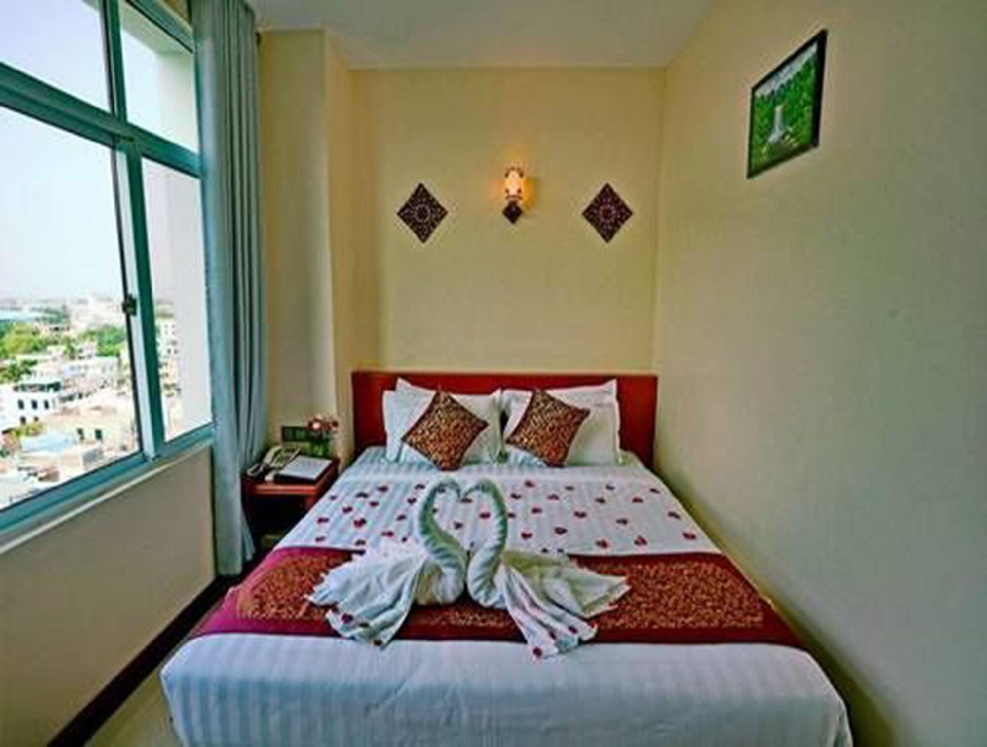 King Park Hotel Mandalay Buitenkant foto