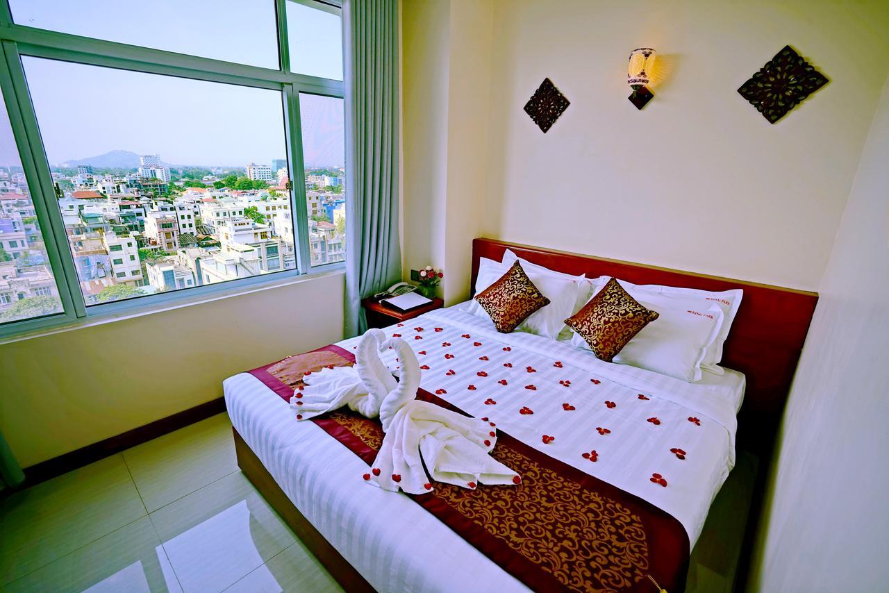King Park Hotel Mandalay Buitenkant foto